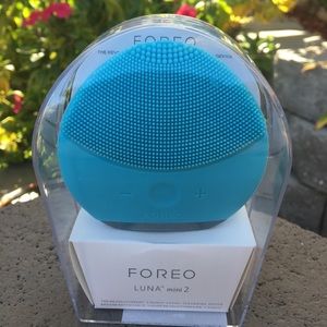 Blue Foreo Luna mini